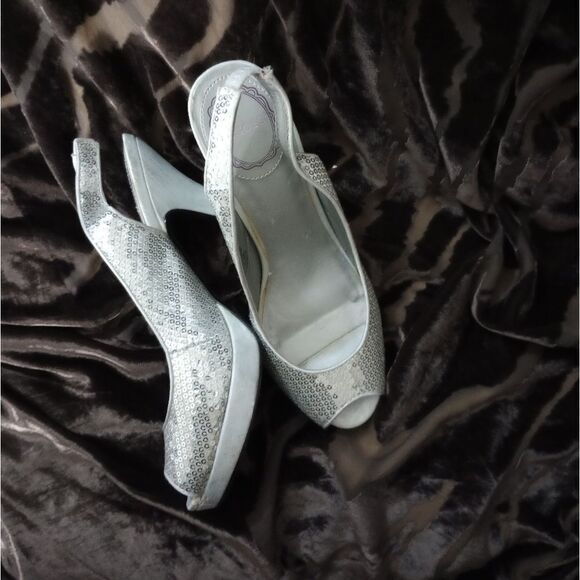 🆕👡Vigoss Silver Sequin Slingback Sandals - Picture 1 of 7